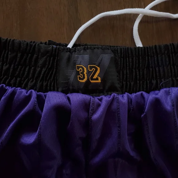 Los Angeles Lakers - Picture 7 of 8